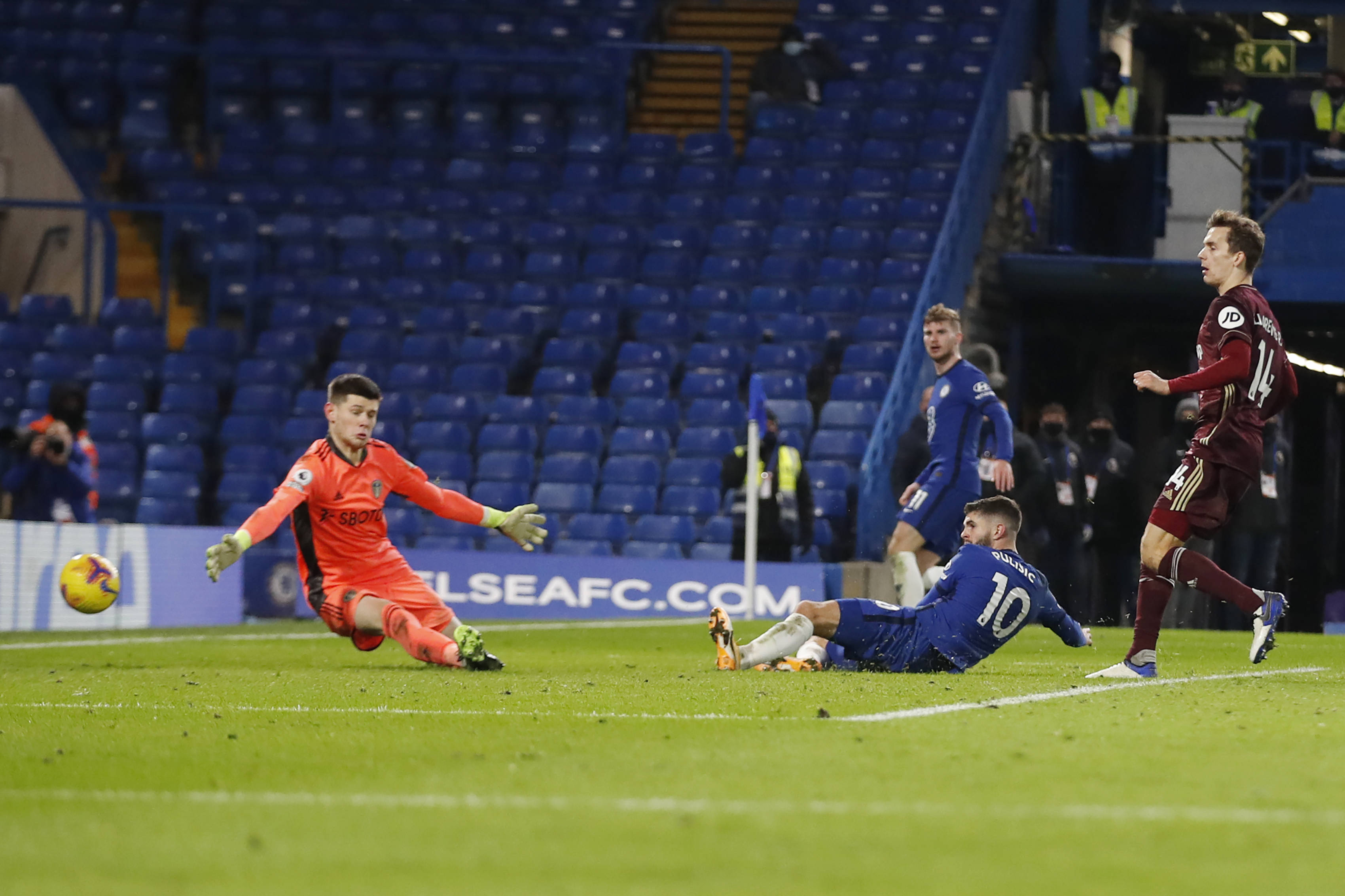 作為後防指 作為後防指